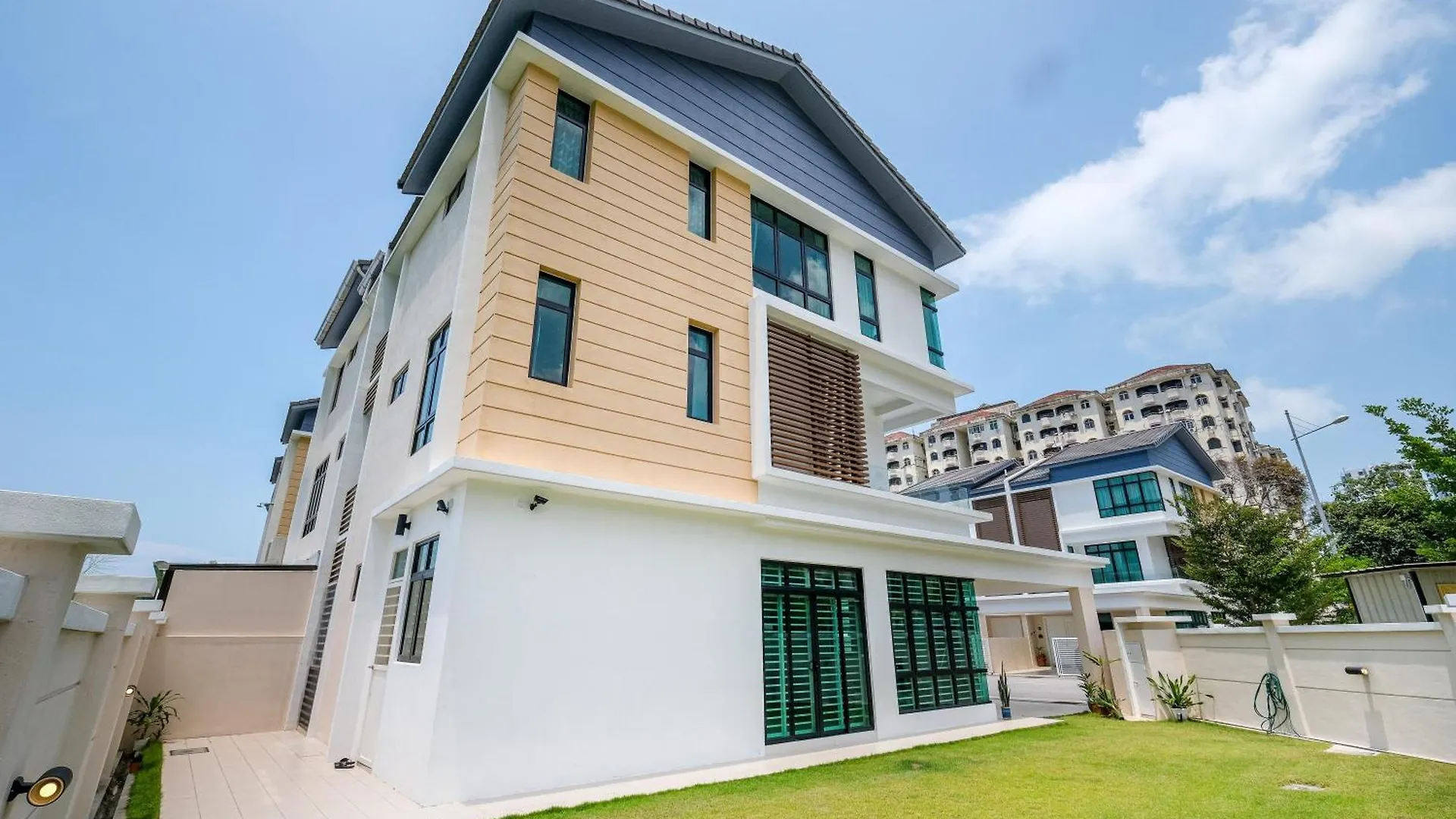 Solok Sungai Emas By Plush Batu Ferringhi Villa
